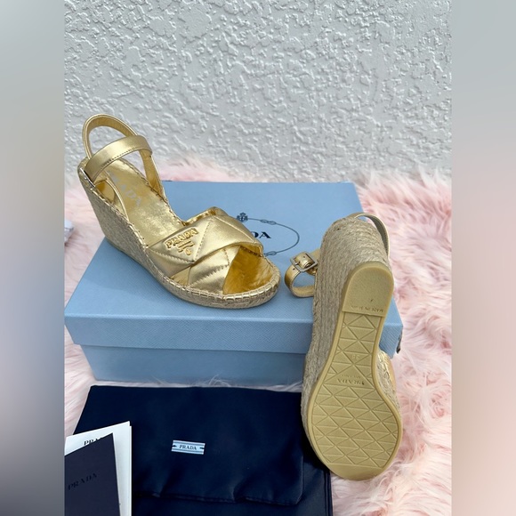 Prada quilted Leather & Raffia Wedge Sandals - Picture 6 of 10